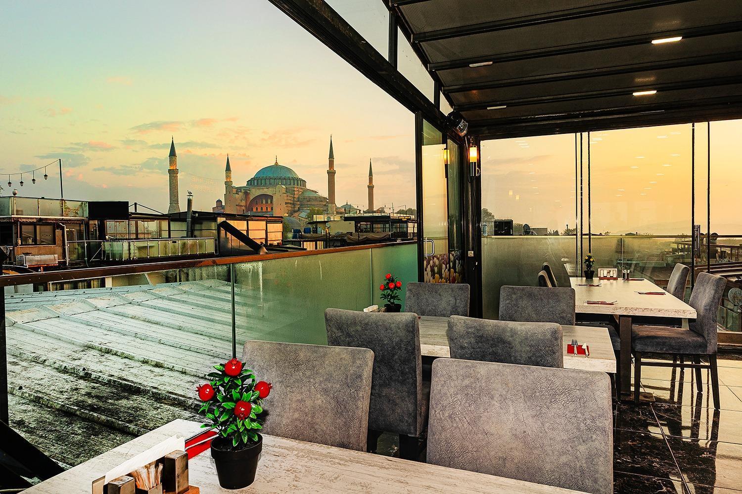 Aristocrat Hotel Istanbul Bagian luar foto