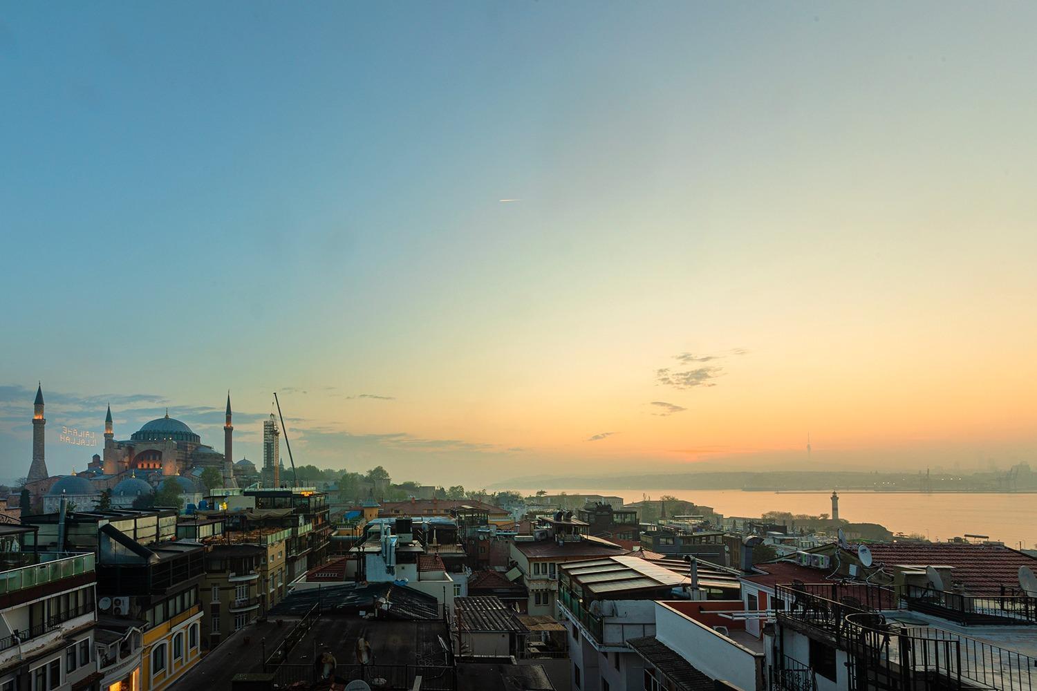 Aristocrat Hotel Istanbul Bagian luar foto