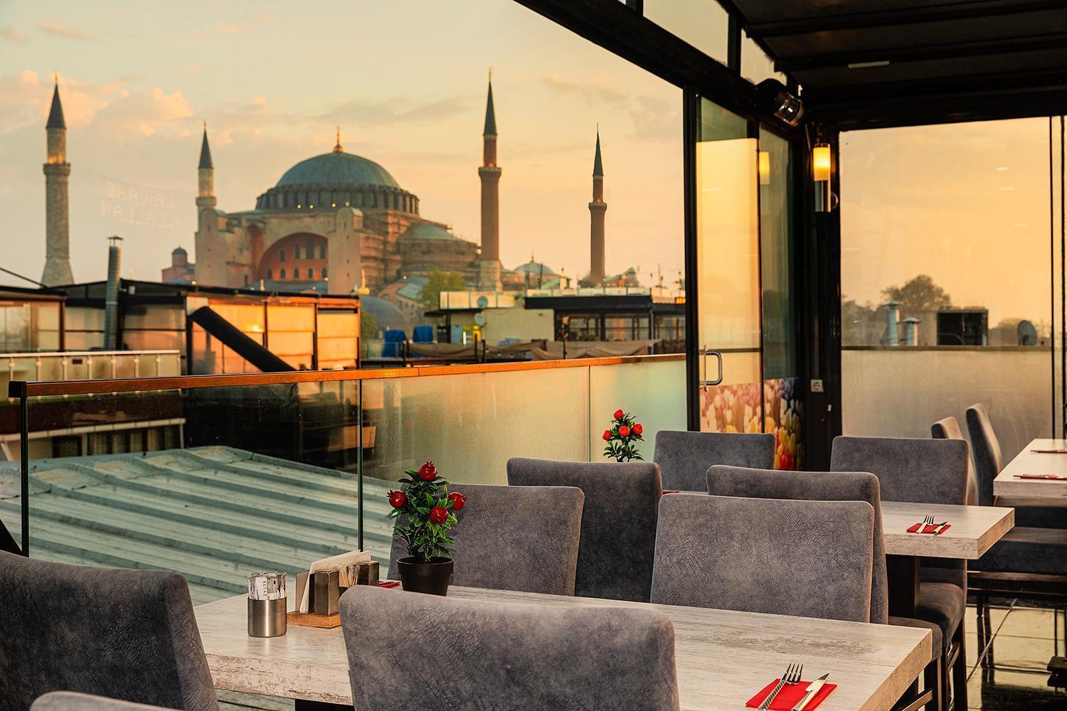 Aristocrat Hotel Istanbul Bagian luar foto