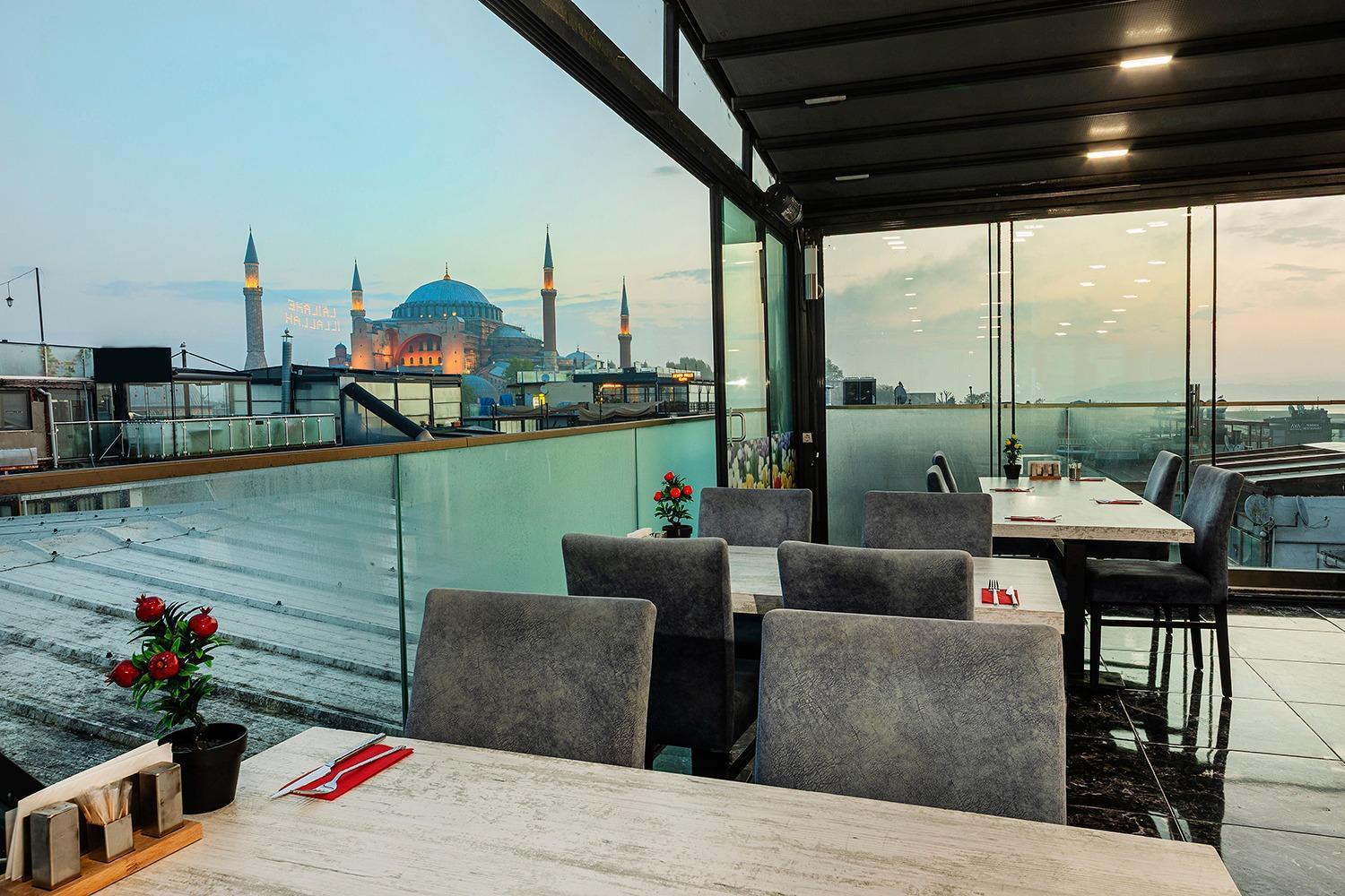 Aristocrat Hotel Istanbul Bagian luar foto
